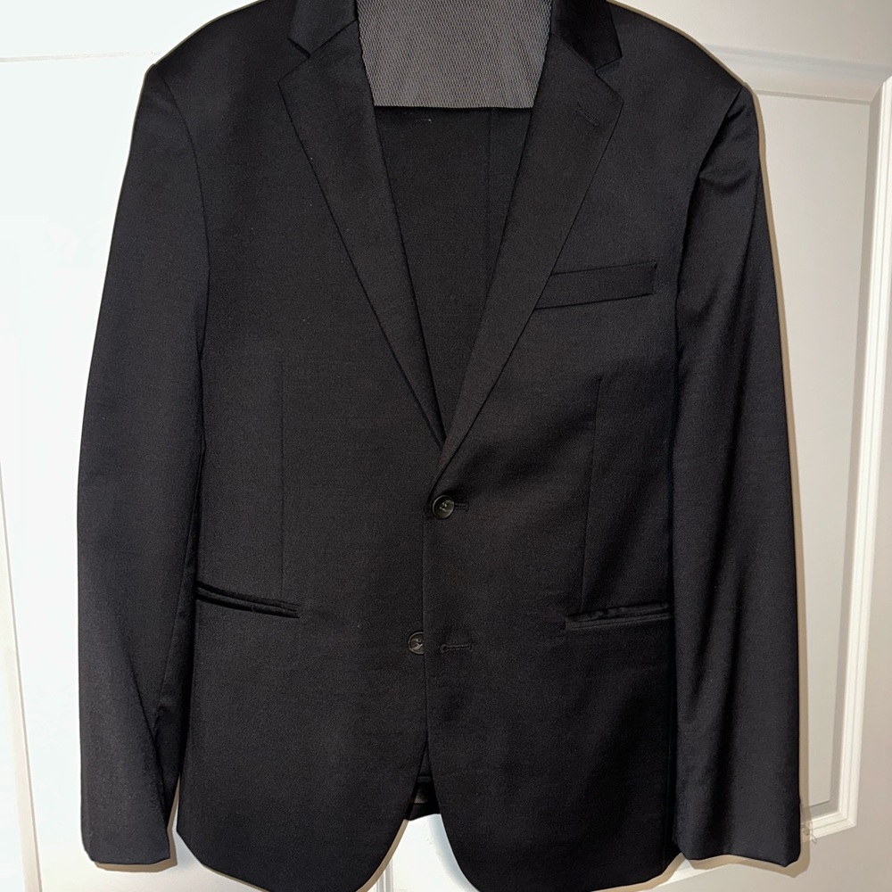 Awareness Kenneth Cole Full Suit
